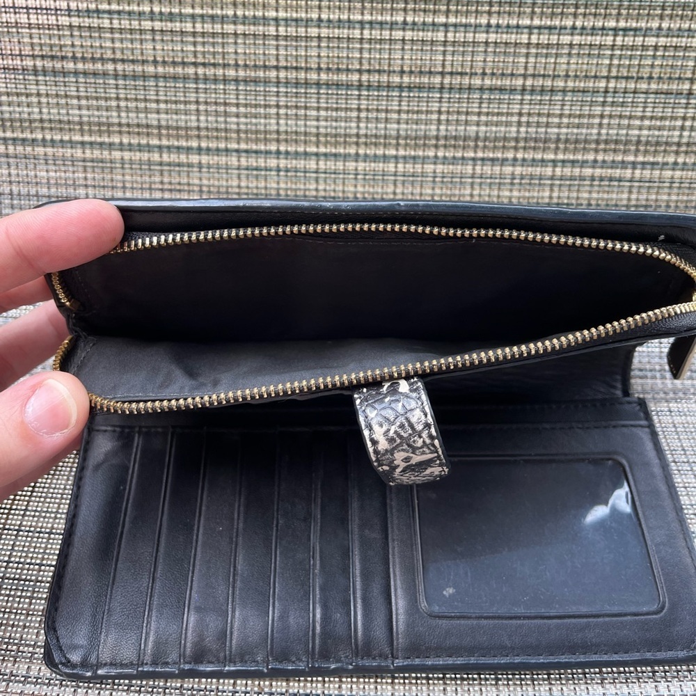 Coach Black & White Leather Wallet​​ - Picture 10 of 11